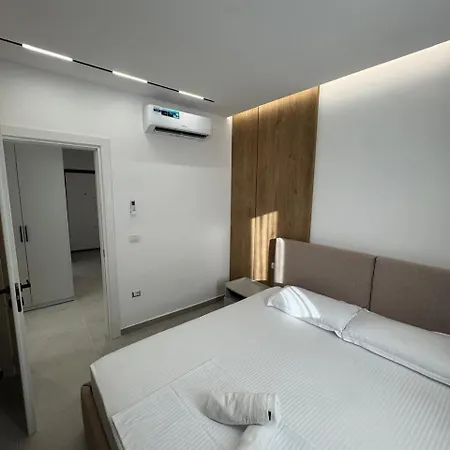 Aron's 610 Appartement Golem (Tirana)